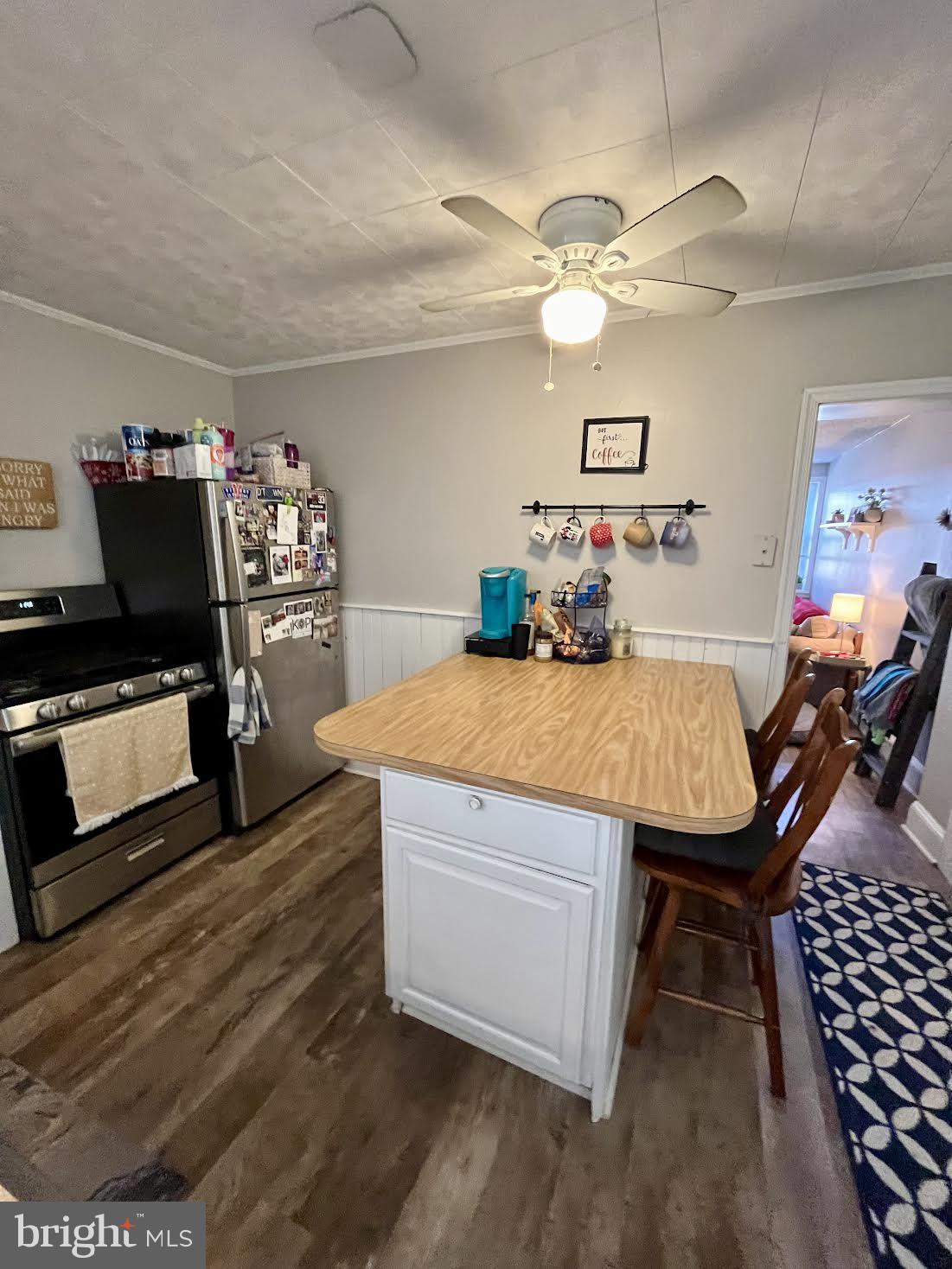 125 Maple Street Conshohocken, PA 19428 - Photo 7 of 32 a living room with furniture a flat screen tv and a table