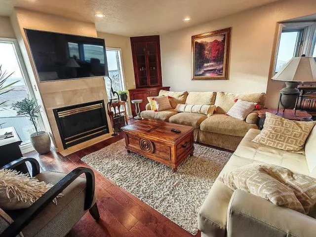 $2,100,000 | 1470 16 Road, Loma, CO 81524