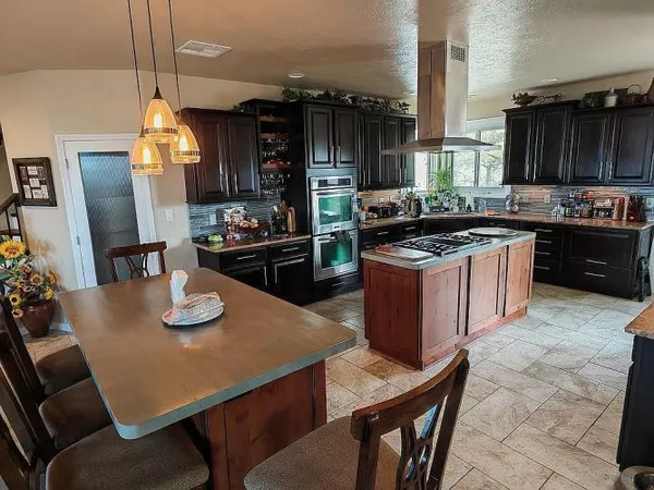 $2,100,000 | 1470 16 Road, Loma, CO 81524