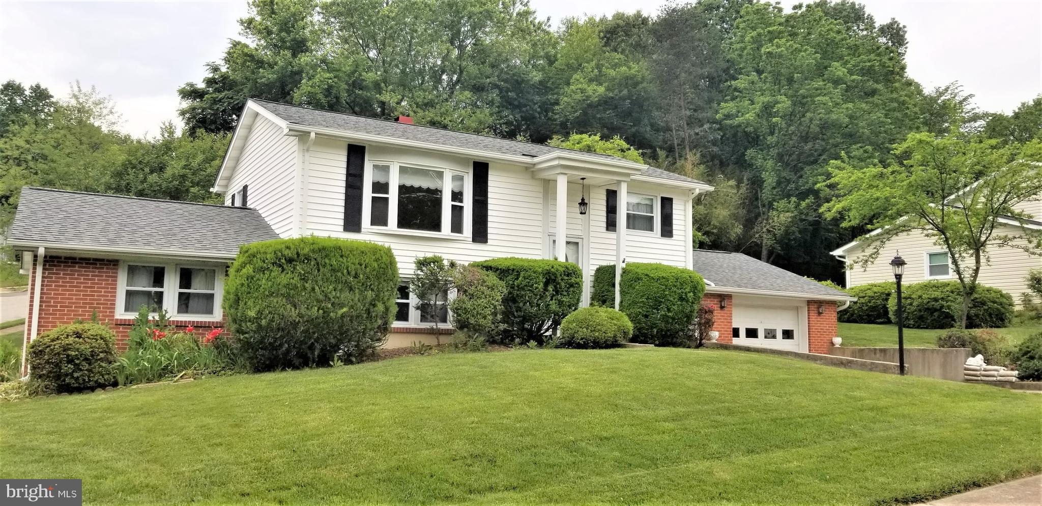 14320 Fullerton Road Woodbridge, VA 22193 - Photo 3 of 24 Gallery Image 3