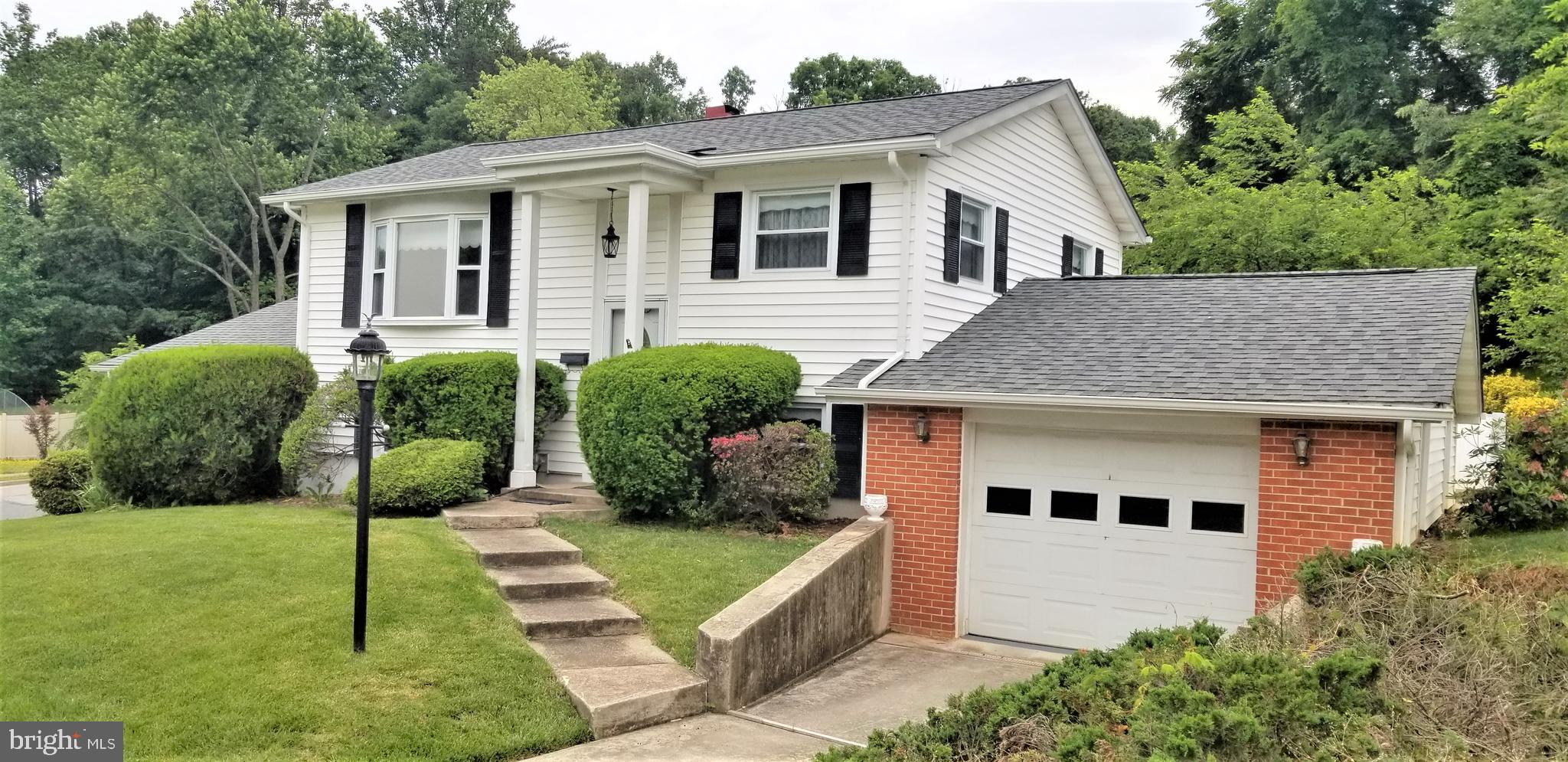 14320 Fullerton Road Woodbridge, VA 22193 - Photo 4 of 24 Gallery Image 4