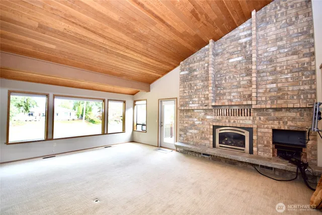 a view of empty room with a fireplace