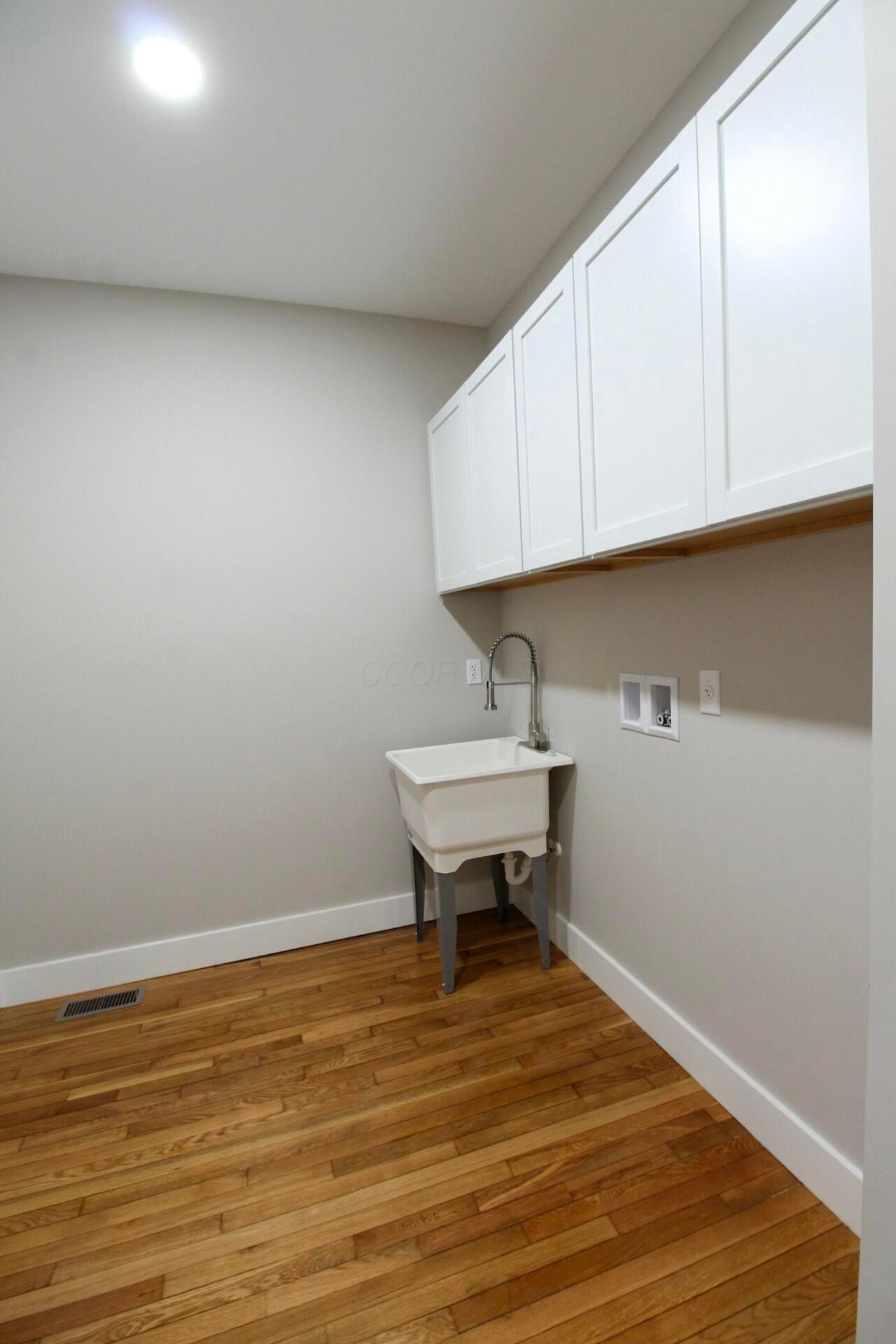 2552 Clearcreek Road Southwest Lancaster, OH 43130 - Photo 50 of 84 Mudroom and laundry room are 2 separate rooms.