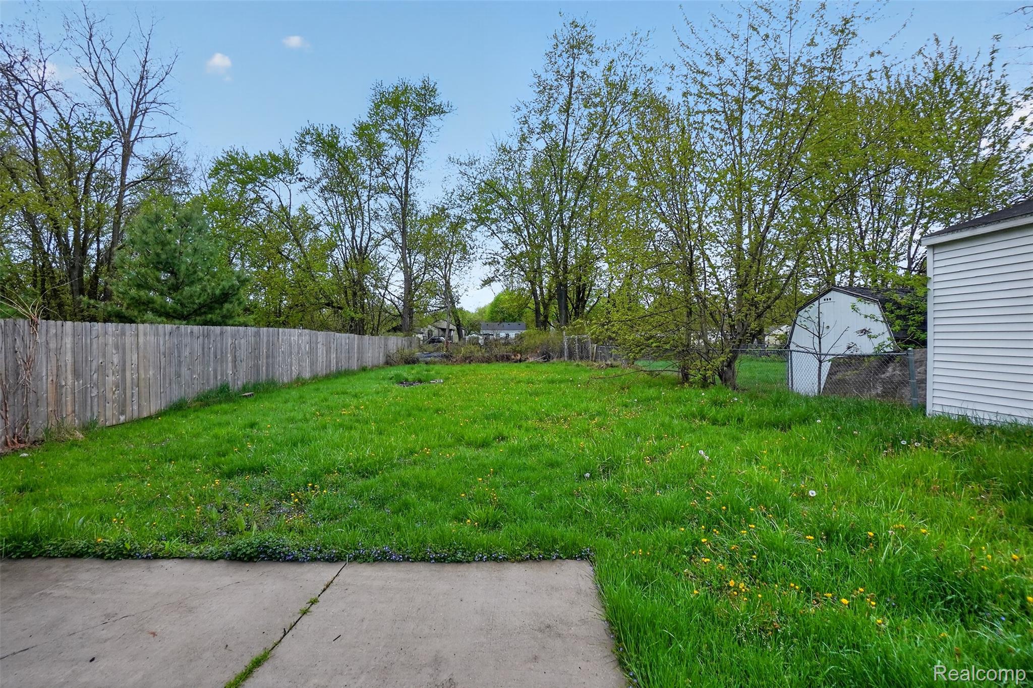 4910 Hughes Road Lansing, MI 48910 - Photo 27 of 27 View of yard