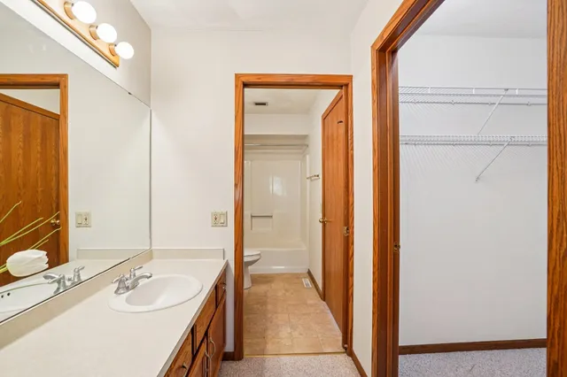 $319,900 | 317 Castle Oaks Crossing, Waunakee, WI 53597