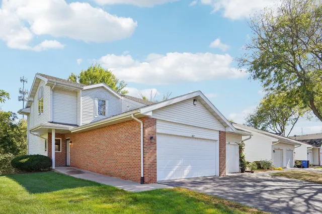 $319,900 | 317 Castle Oaks Crossing, Waunakee, WI 53597