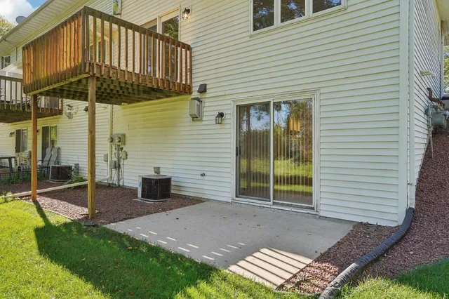 $319,900 | 317 Castle Oaks Crossing, Waunakee, WI 53597