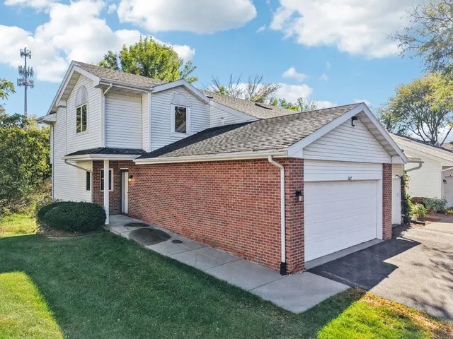 $319,900 | 317 Castle Oaks Crossing, Waunakee, WI 53597