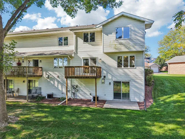 $319,900 | 317 Castle Oaks Crossing, Waunakee, WI 53597