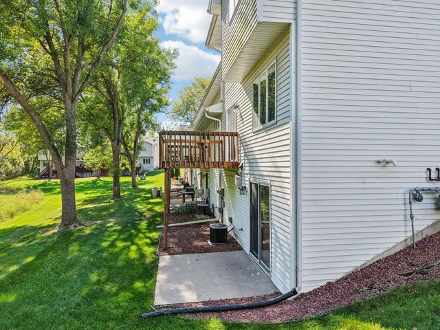 $319,900 | 317 Castle Oaks Crossing, Waunakee, WI 53597