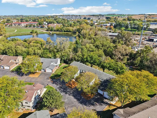 $319,900 | 317 Castle Oaks Crossing, Waunakee, WI 53597