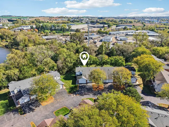 $319,900 | 317 Castle Oaks Crossing, Waunakee, WI 53597