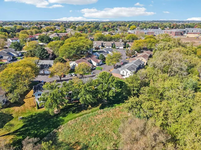 $319,900 | 317 Castle Oaks Crossing, Waunakee, WI 53597