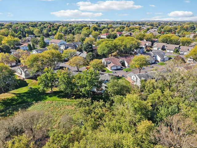 $319,900 | 317 Castle Oaks Crossing, Waunakee, WI 53597