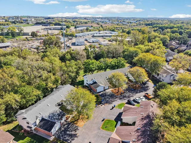 $319,900 | 317 Castle Oaks Crossing, Waunakee, WI 53597