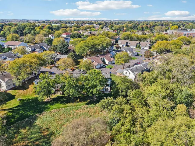 $319,900 | 317 Castle Oaks Crossing, Waunakee, WI 53597