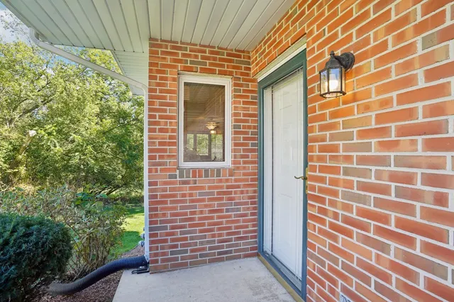 $319,900 | 317 Castle Oaks Crossing, Waunakee, WI 53597