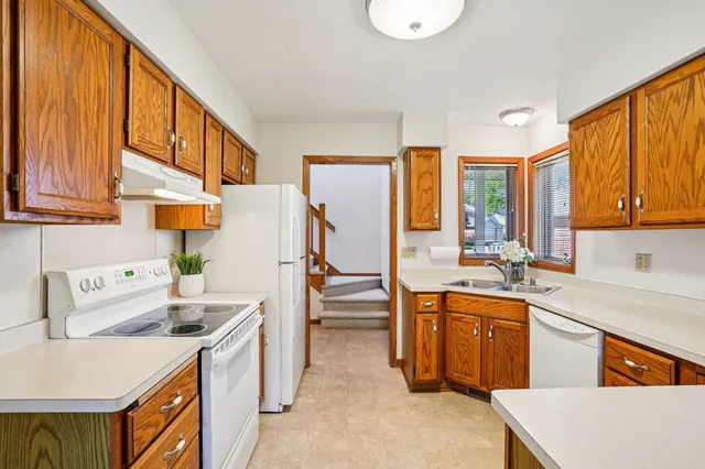 $319,900 | 317 Castle Oaks Crossing, Waunakee, WI 53597