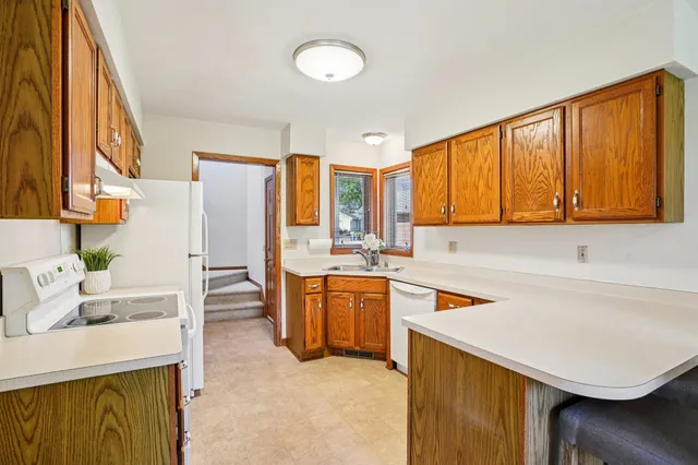 $319,900 | 317 Castle Oaks Crossing, Waunakee, WI 53597