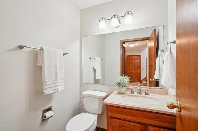 $319,900 | 317 Castle Oaks Crossing, Waunakee, WI 53597