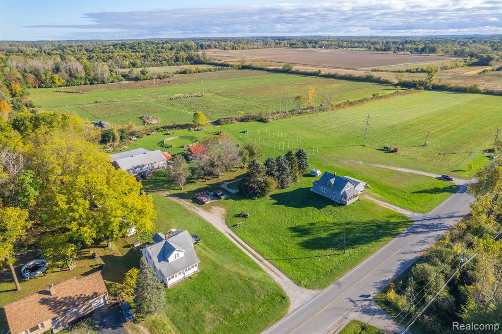 2135 East Coldwater Road Flint, MI 48505 - Photo 2 of 11