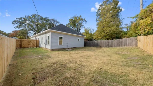 $2,495 | 1068 Bruce Street, Memphis, TN 38104