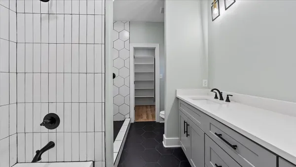 $2,495 | 1068 Bruce Street, Memphis, TN 38104