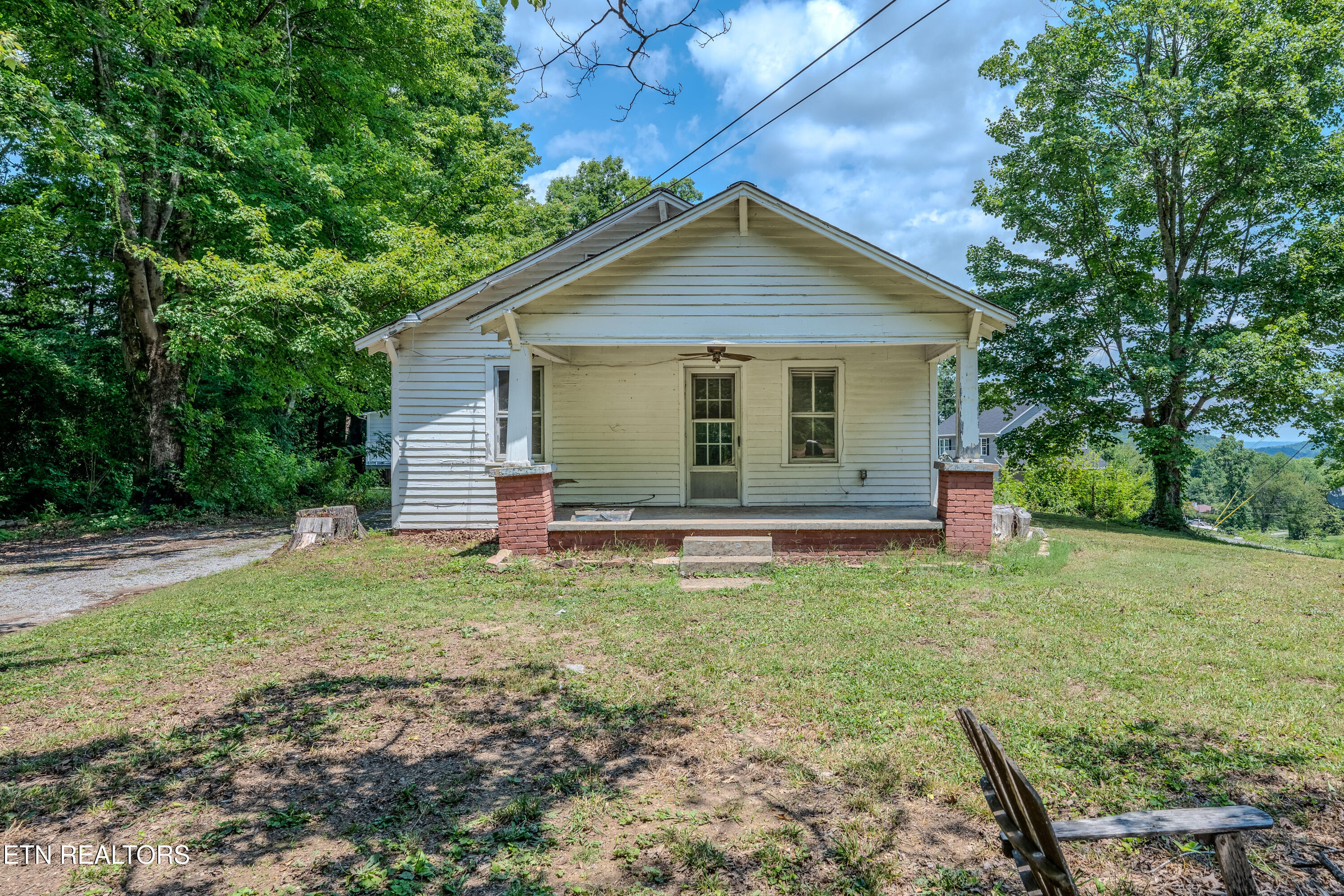 323 Lee Road Clinton, TN 37716 - Photo 4 of 28 323LeeRd-4