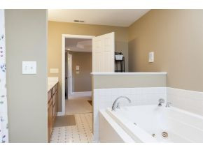 2017 Ridgefield Road Johnson City, TN 37601 - Photo 16 of 24 Master Bath