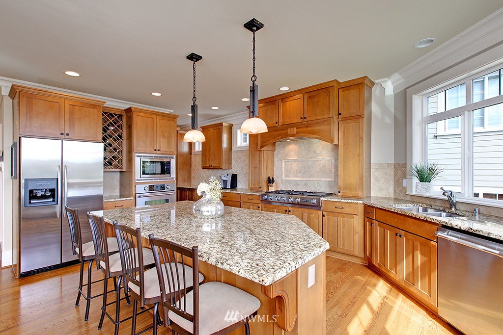 1024 West Ruffner Street Seattle, WA 98119 - Photo 2 of 25 Gallery Image 2