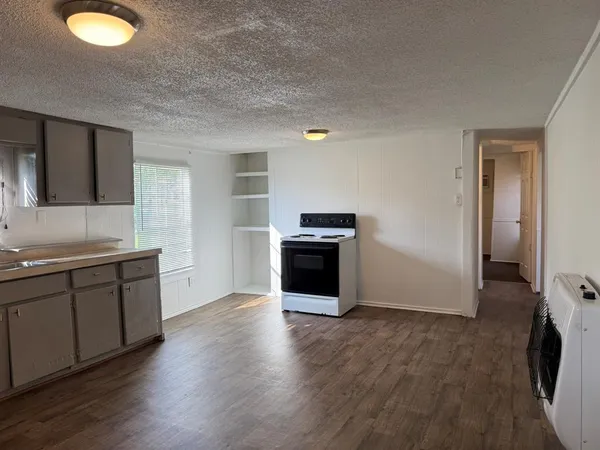 $1,200 | 10604 County Road 1020, Burleson, TX 76028