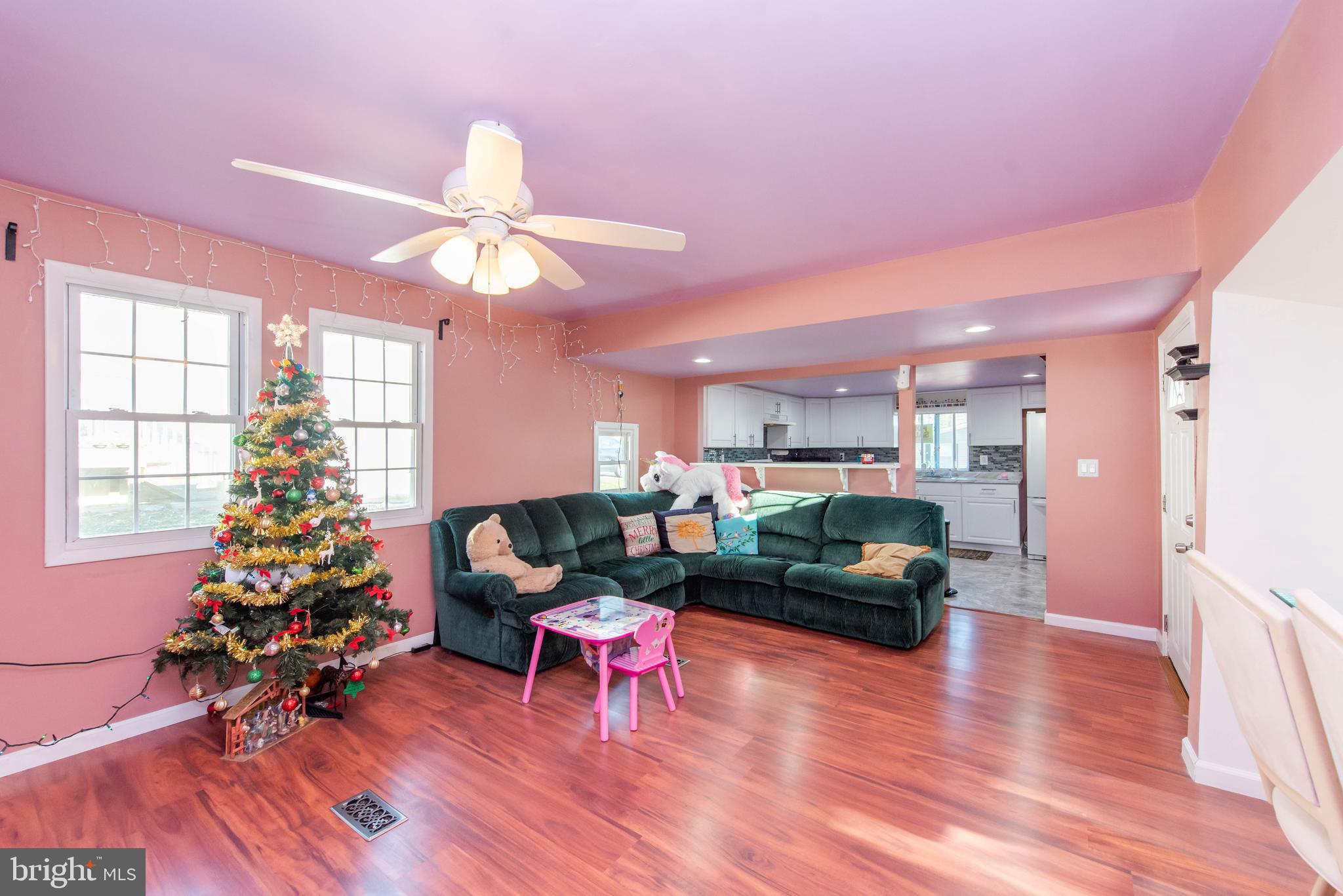 7839 East Hill Road Mount Airy, MD 21771 - Photo 3 of 21 Living/Dining Room