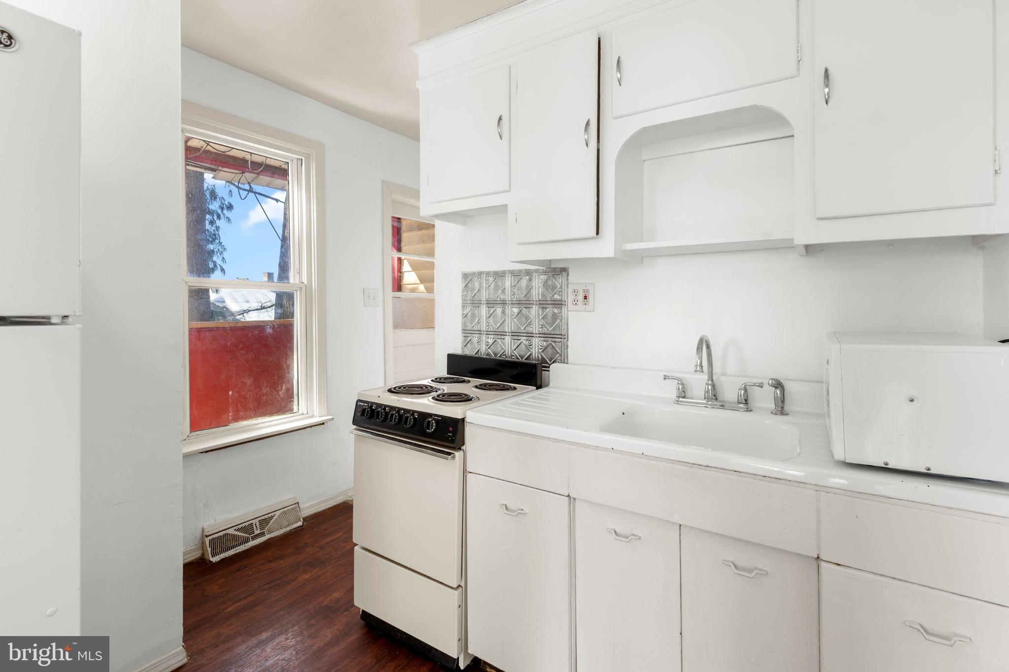 117 Walnut Street Steelton, PA 17113 - Photo 14 of 32 Apartment B - Kitchen