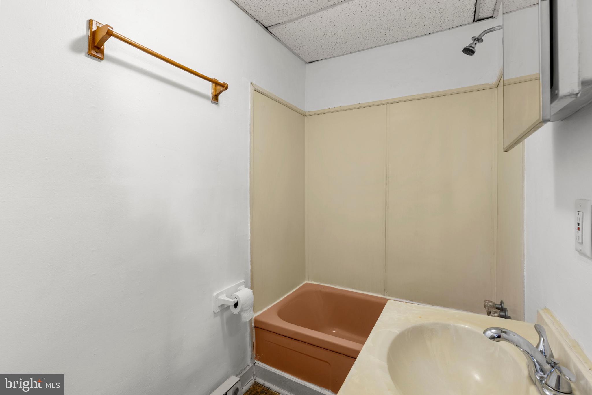 117 Walnut Street Steelton, PA 17113 - Photo 17 of 32 Apartment B - Bathroom