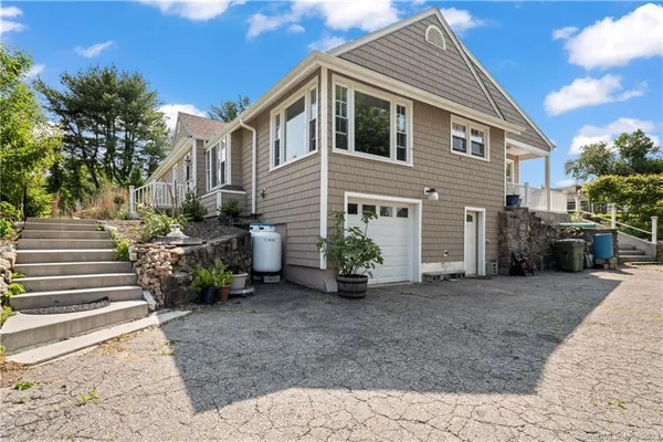 $644,900 | 23 Sunset Hill Road, Brookfield, CT 06804