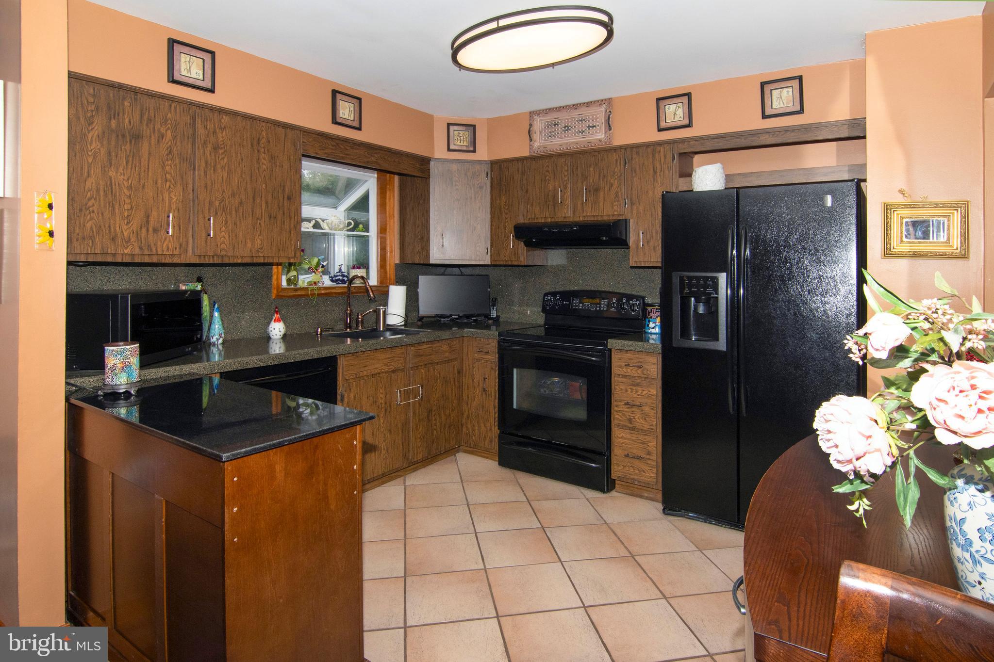 7 Hanover Place Sicklerville, NJ 08081 - Photo 11 of 38 Kitchen: Tiled Floor