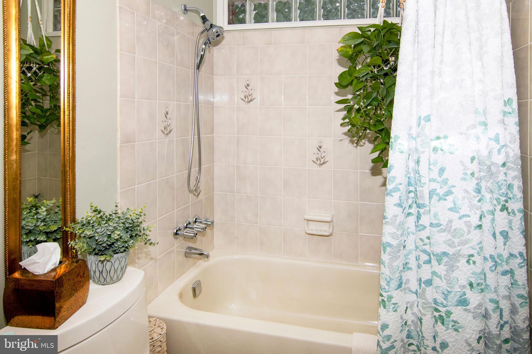 7 Hanover Place Sicklerville, NJ 08081 - Photo 18 of 38 Main Bathroom