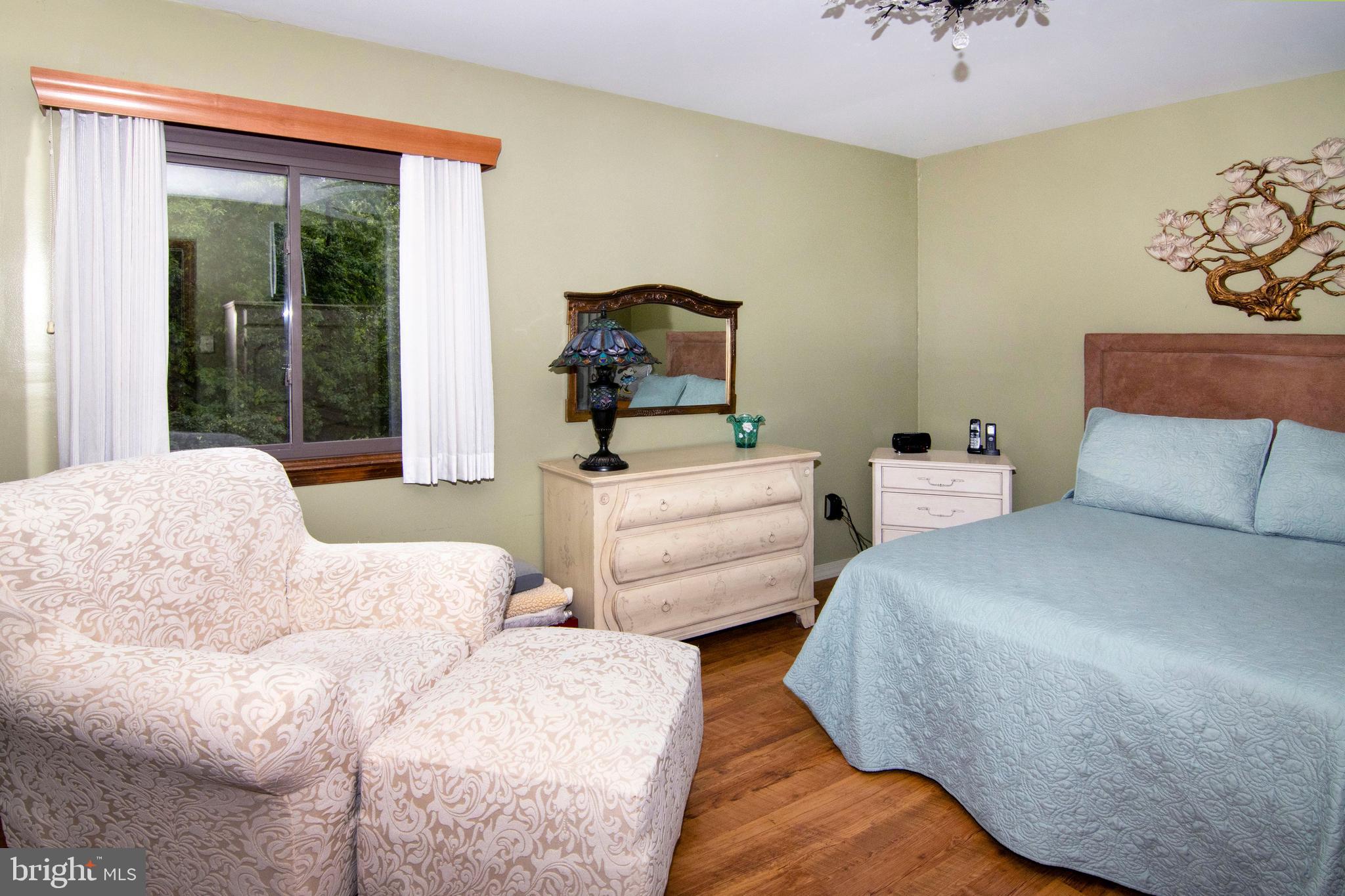7 Hanover Place Sicklerville, NJ 08081 - Photo 20 of 38 Main Bedroom: Laminate Flooring