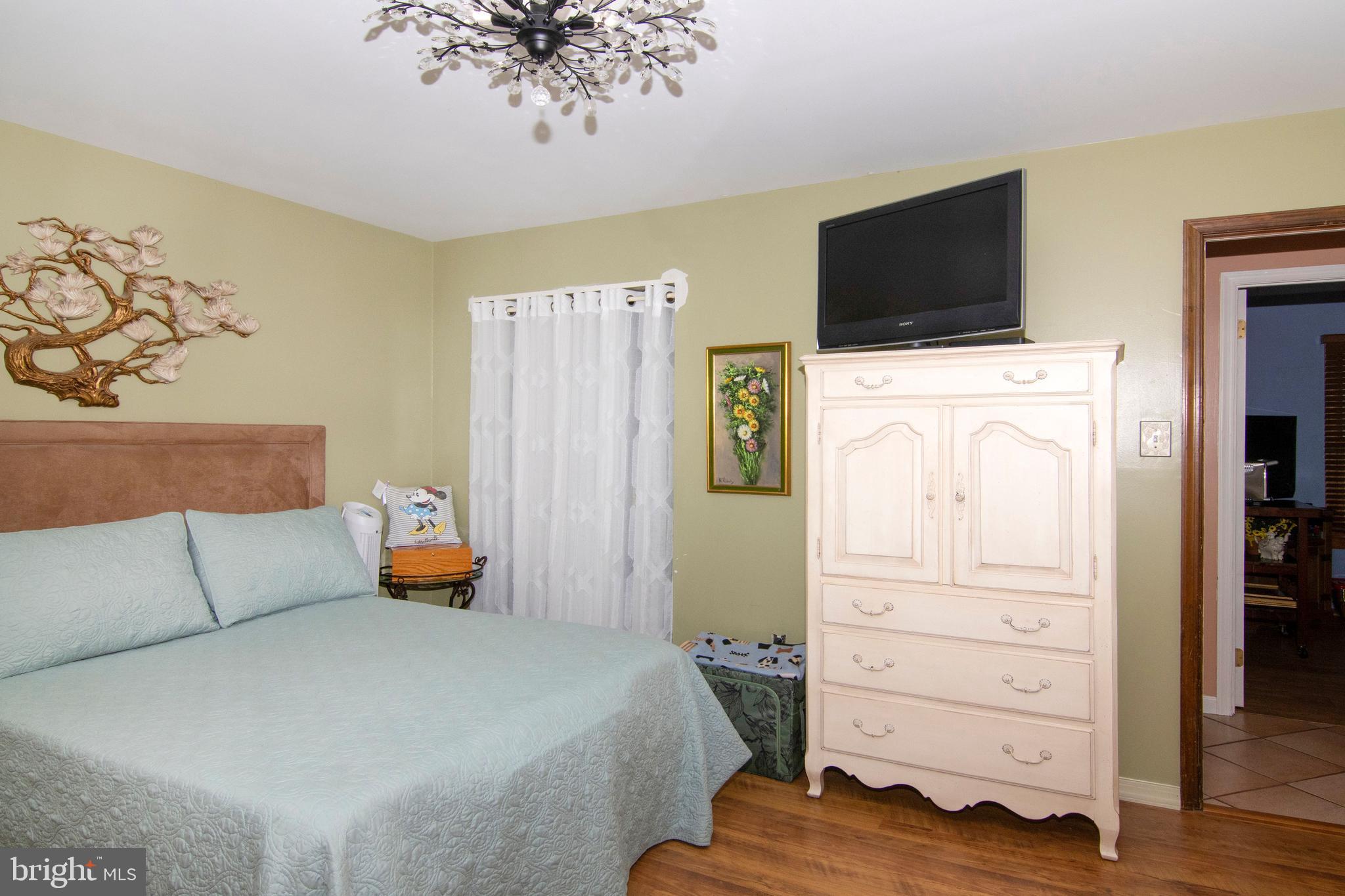 7 Hanover Place Sicklerville, NJ 08081 - Photo 22 of 38 Main Bedroom: Laminate Flooring