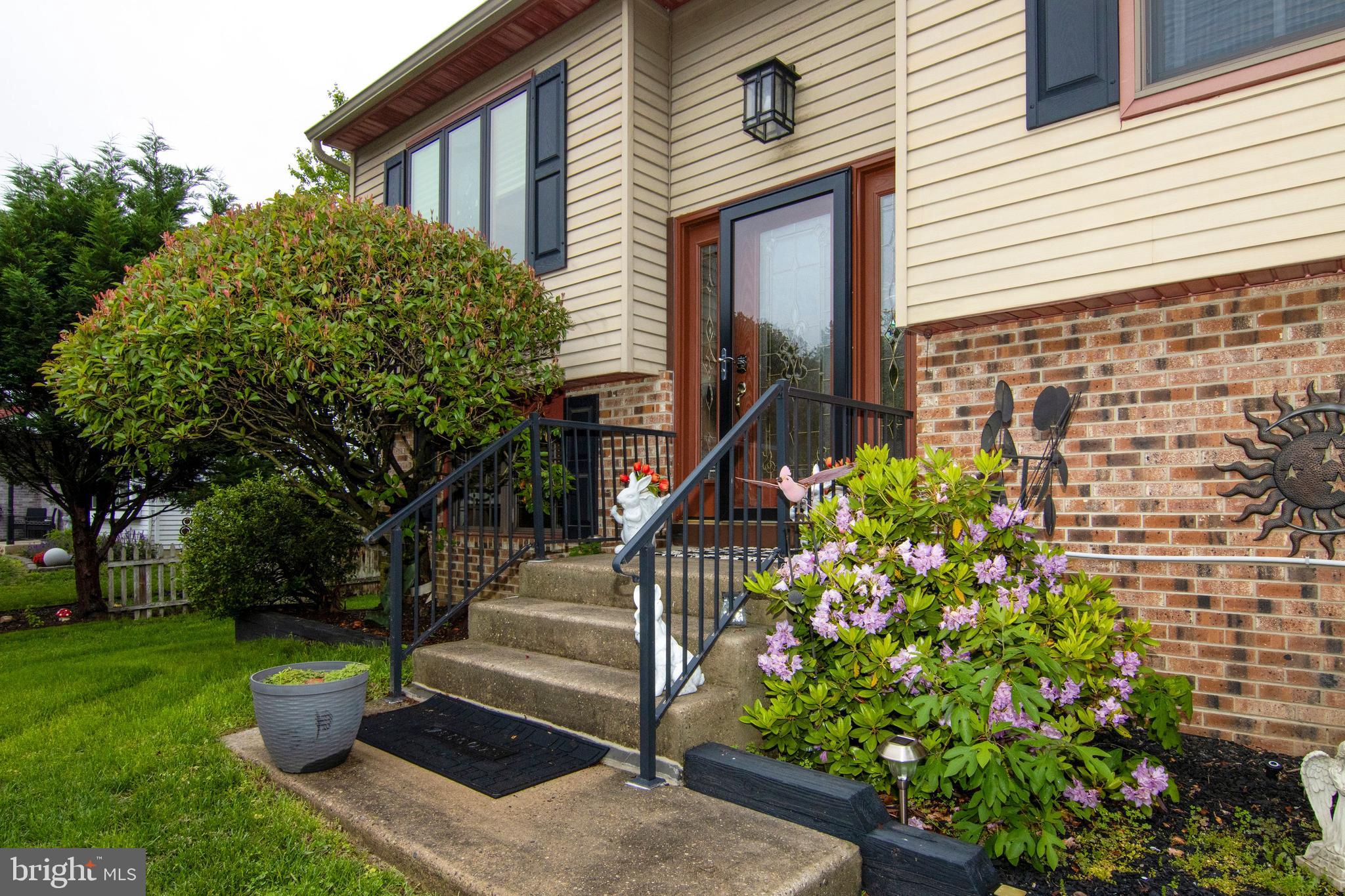 7 Hanover Place Sicklerville, NJ 08081 - Photo 3 of 38 Exterior Front: Front Porch