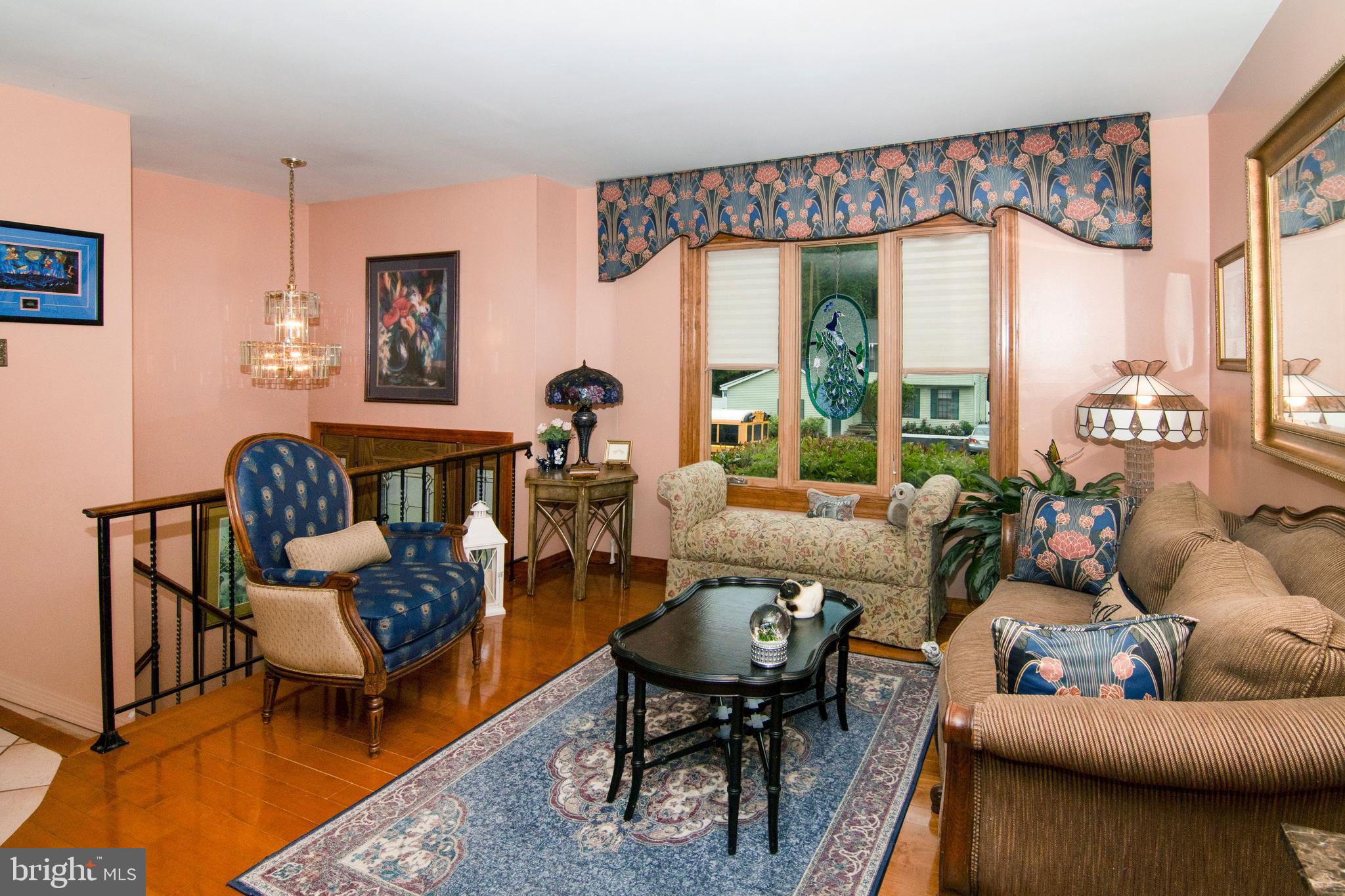 7 Hanover Place Sicklerville, NJ 08081 - Photo 5 of 38 Living Room: Hardwood Floors, Bow Windows