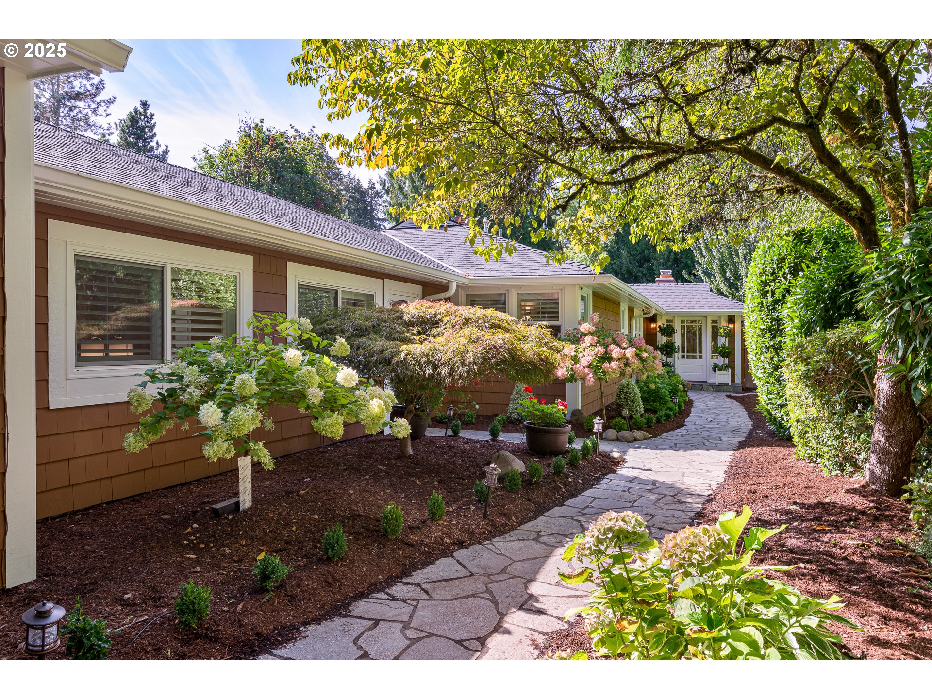 17643 Kelok Road Lake Oswego, OR 97034 - Photo 3 of 43 Gallery Image 3