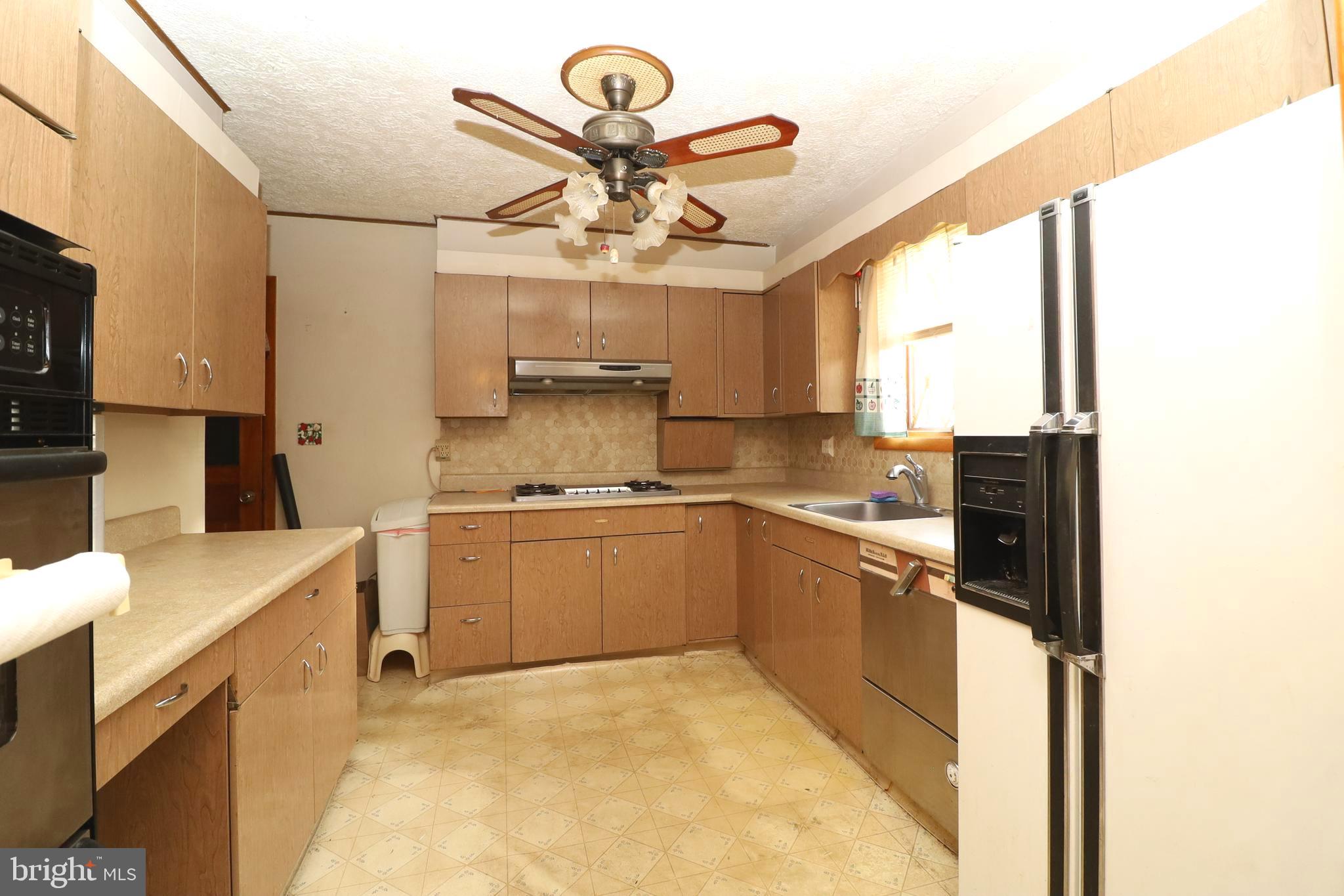 1227 Hillshire Road Baltimore, MD 21222 - Photo 9 of 23