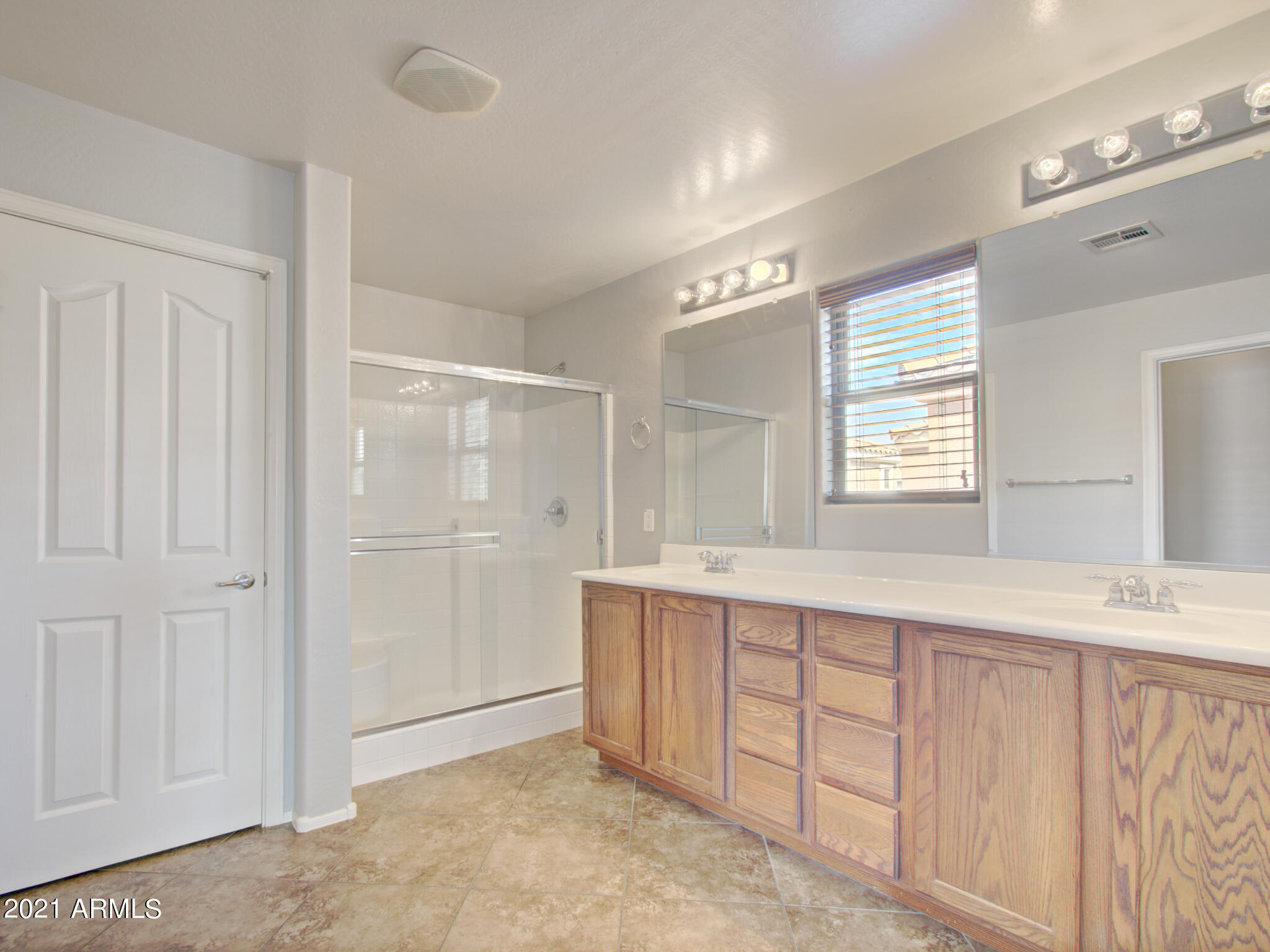 2982 East Megan Street Gilbert, AZ 85295 - Photo 12 of 23 16