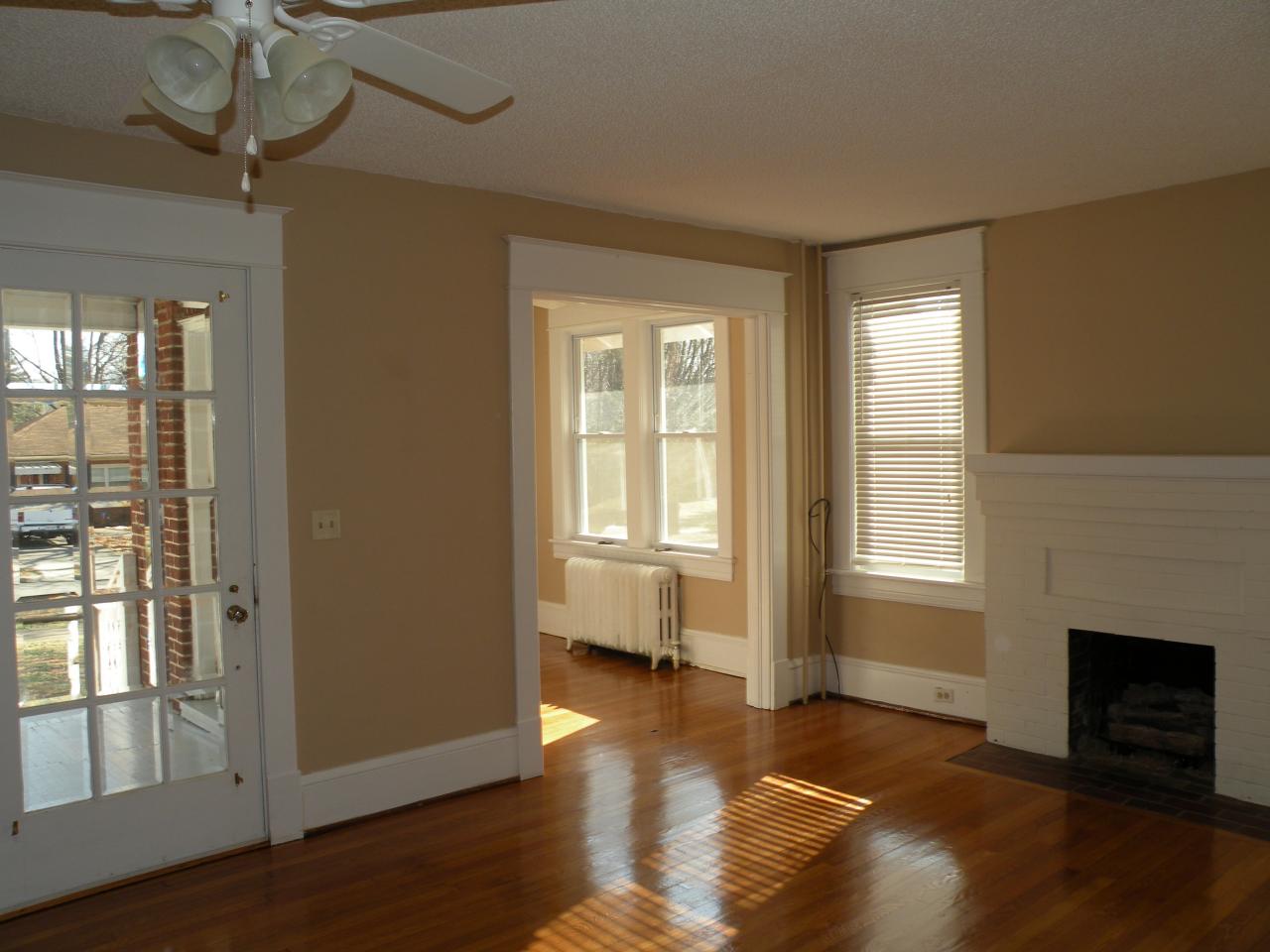 1729 Greenwood Road Southwest Roanoke, VA 24015 - Photo 8 of 27 Living photo 3
