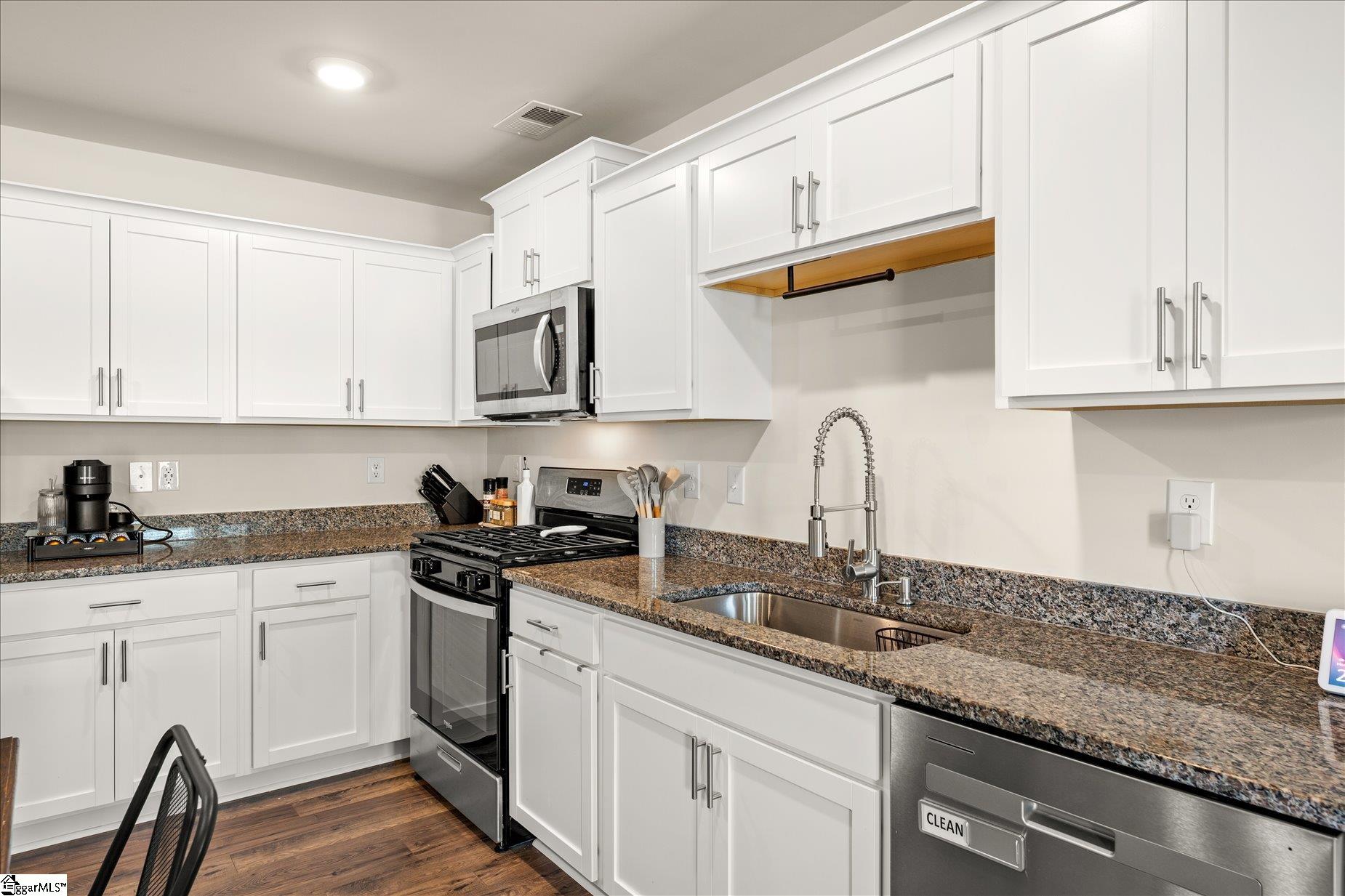 107 Maple Street Easley, SC 29640 - Photo 5 of 36