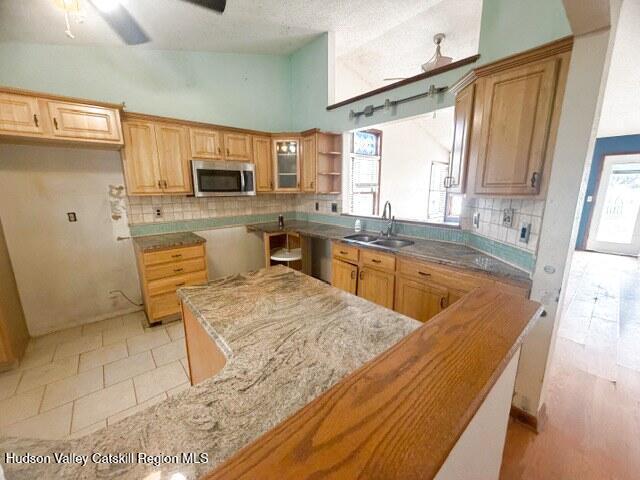 7 Sandra Lane Rensselaer, NY 12144 - Photo 3 of 17 Kitchen / Living Room