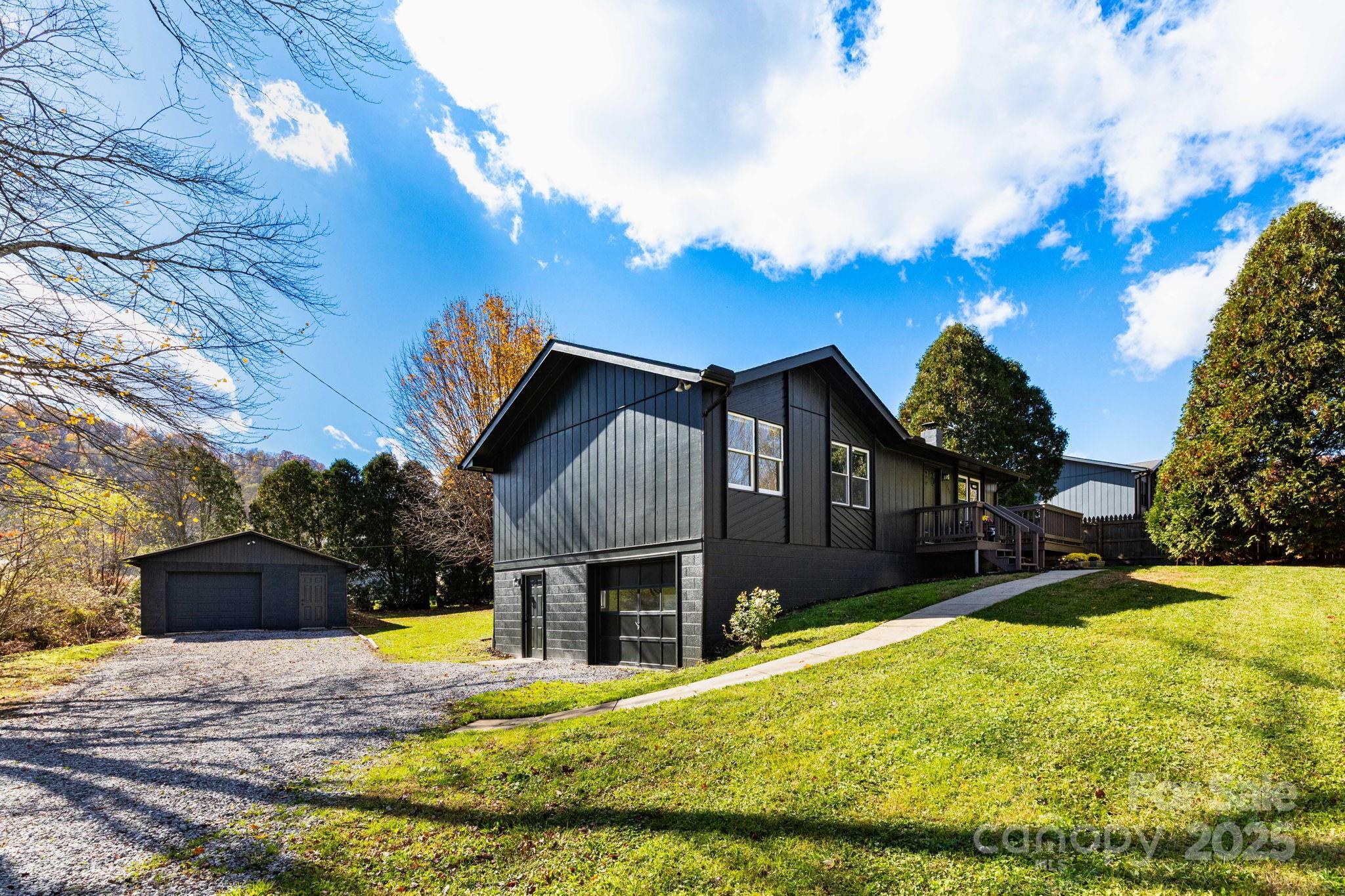 182 Dock Ratcliff Road Waynesville, NC 28786 - Photo 2 of 37 Gallery Image 2