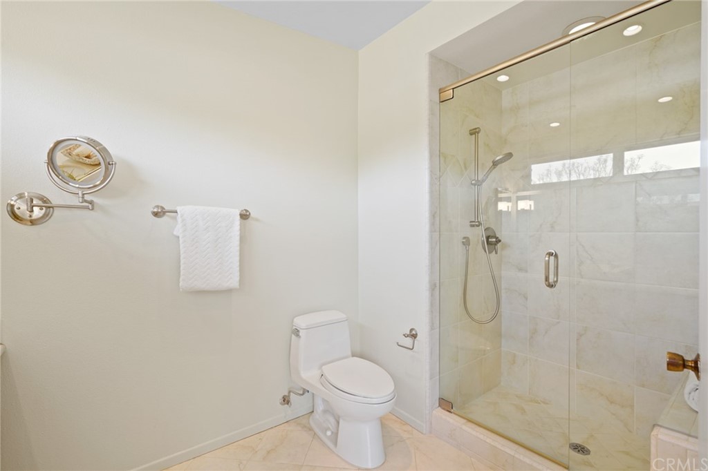 26623 Nokomis Road Rancho Palos Verdes, CA 90275 - Photo 26 of 42 a bathroom with a shower and a toilet