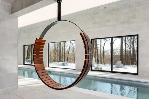 a view of livingroom with furniture